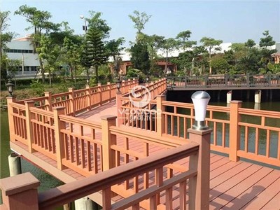 四川南充木塑水上棧道 生態(tài)與景觀的完美融合——風(fēng)景園林建設(shè)工程的新標(biāo)桿